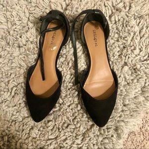 3/$15 ✨ Pointed black flats with ankle strap